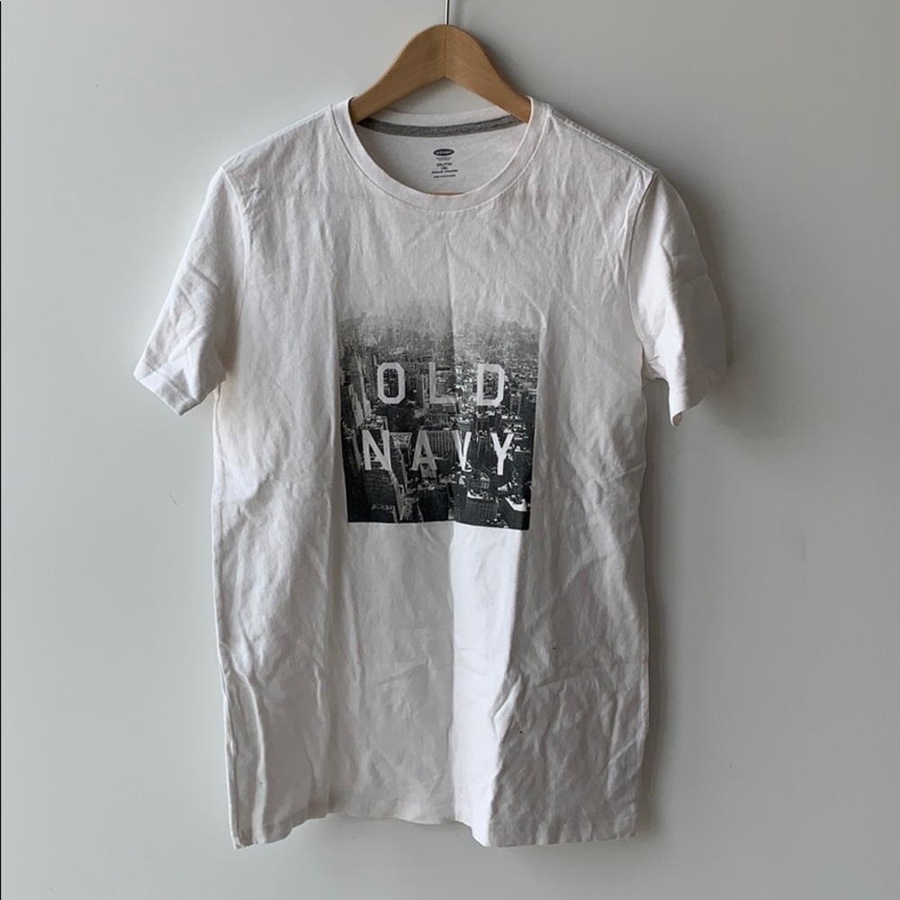 Old Navy New York T-Shirt. NYC skyline.